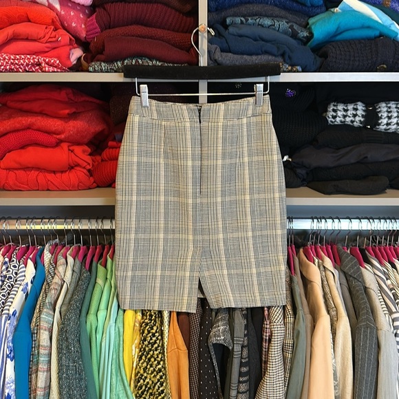 H&M blue/tan plaid back zipper, button, slit skirt size 2 - Picture 3 of 3